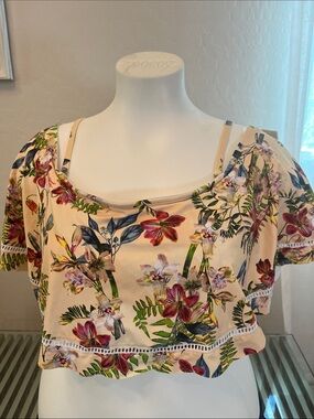 Floral Scoop Crop Top in Cream by